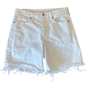 Old Navy white OG loose high ride raw hem Jean shorts 8 7” inseam